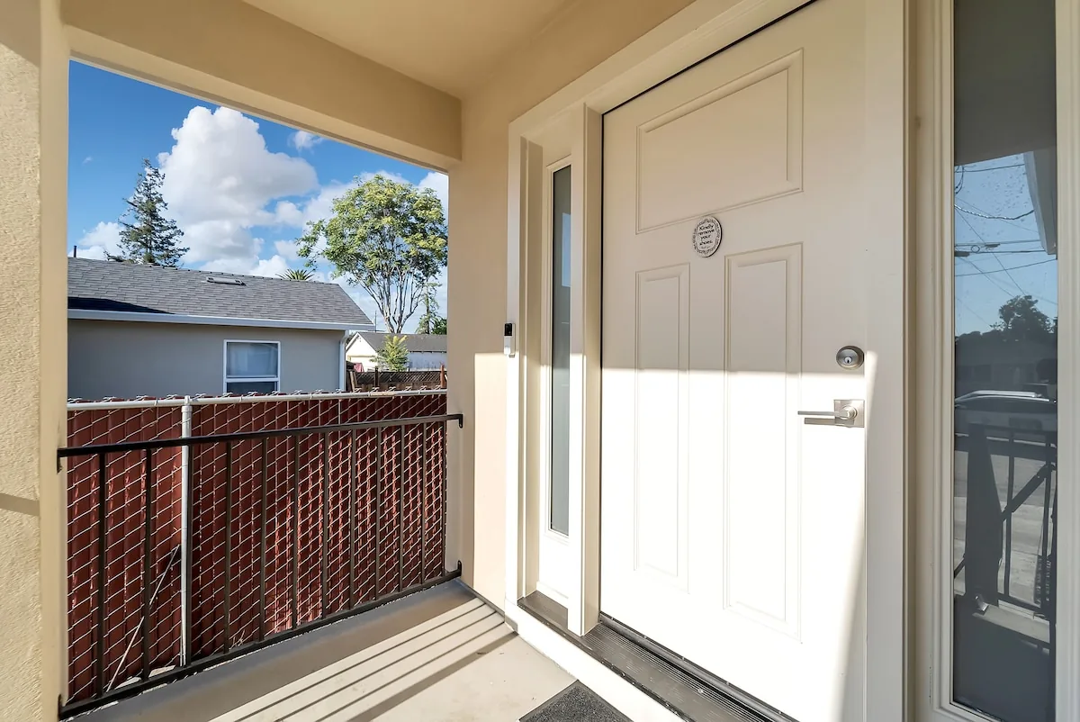 Newly built 2100 sqft modern home 6br/5ba sleep 16 — US 6br/5ba sleep 16